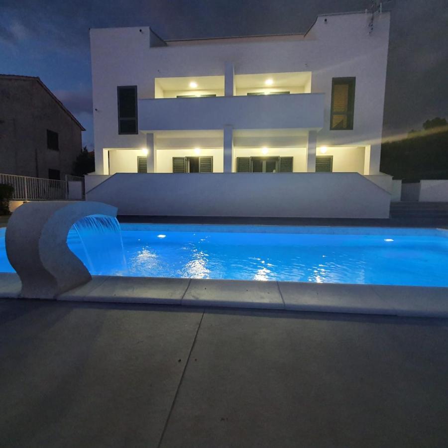 Villa Aquamarine Apartments Novalja Buitenkant foto