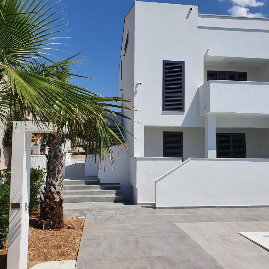 Villa Aquamarine Apartments Novalja Buitenkant foto